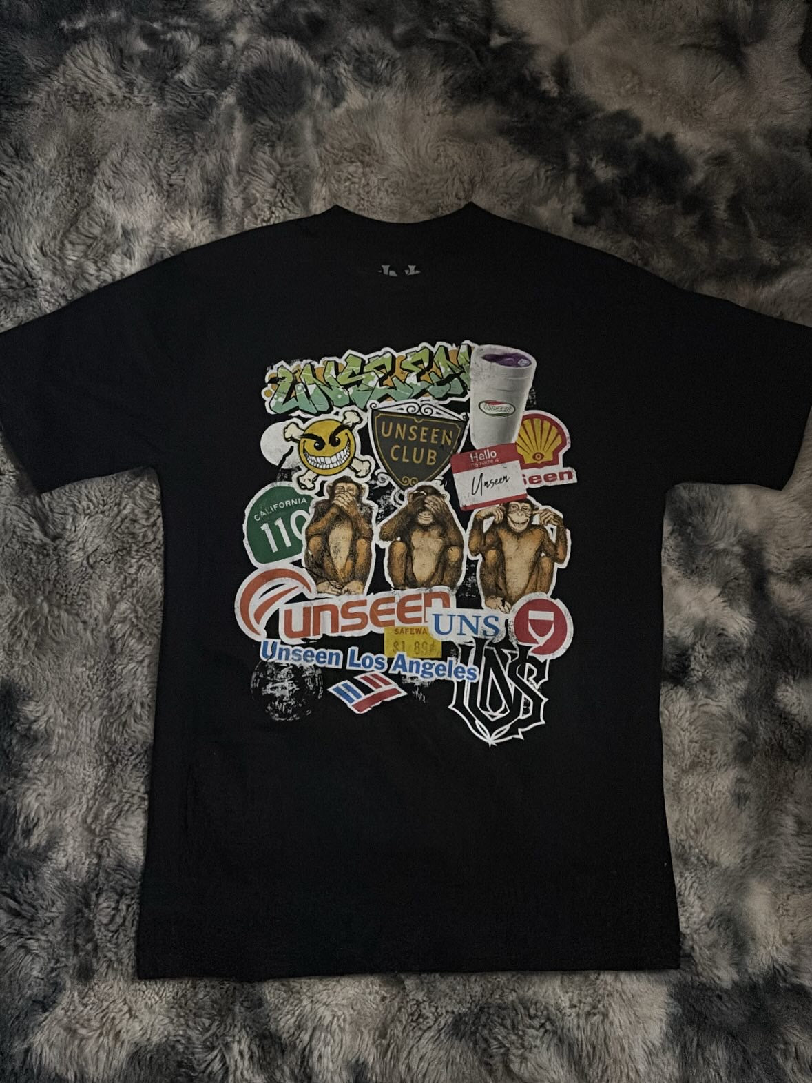 UNSEEN STICKER T-SHIRT