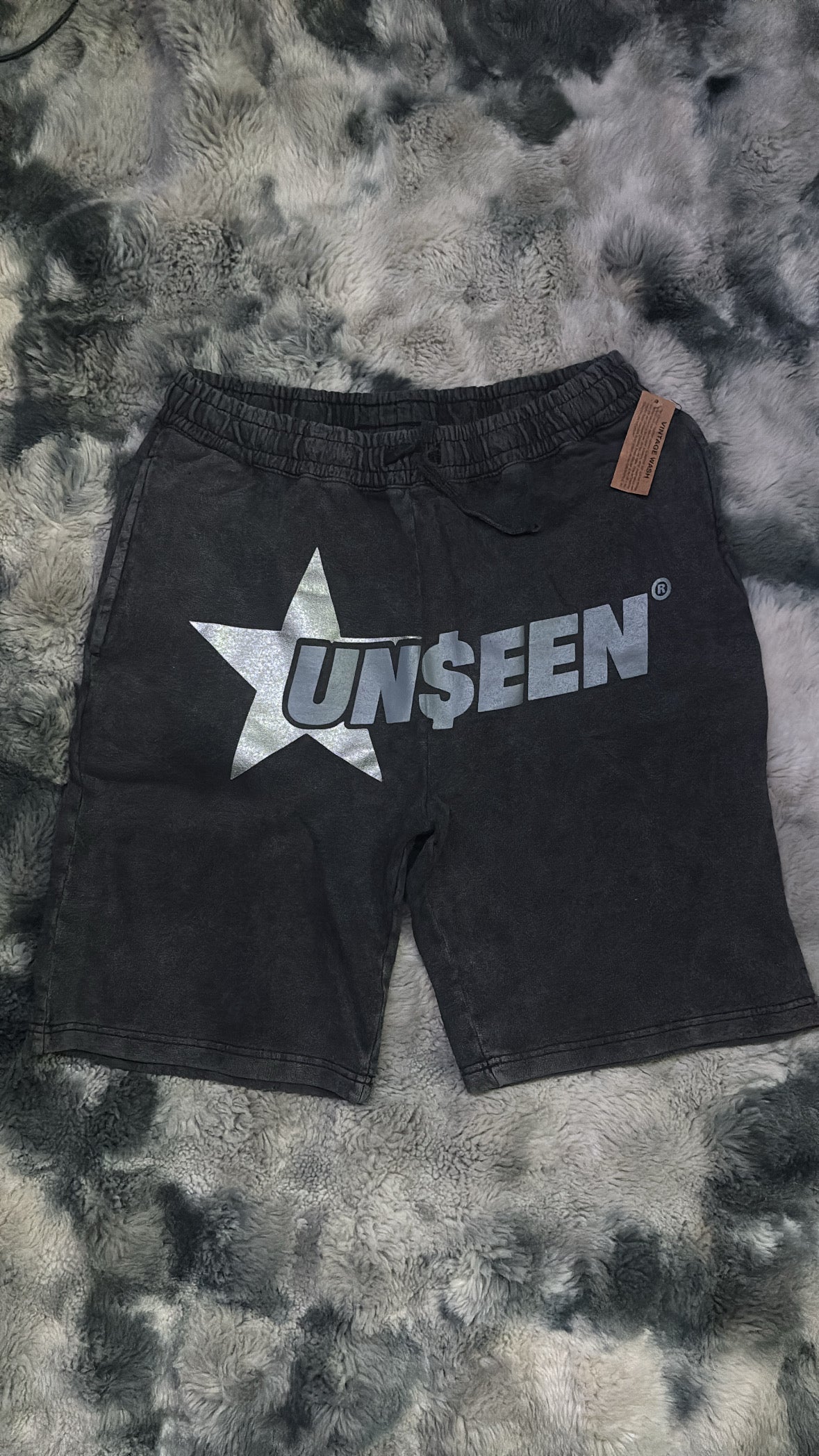 SILVER STAR UNSEEN WASHED SHORTS